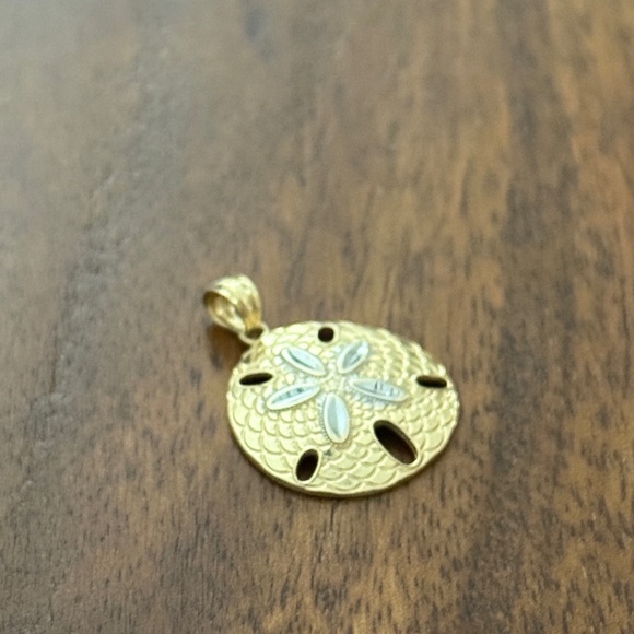 14K SOLID YELLOW & WHITE GOLD HAWAIIAN SAND DOLLAR CHARM PENDANT - Picture 6 of 6
